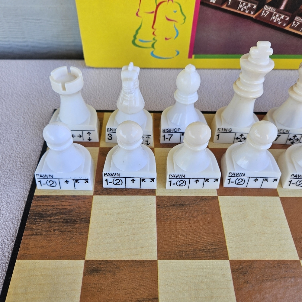 Pavilion Chess Teacher Game Set VTG 1992 Toys R Us Plastic Educational Strategy - Picture 2 of 11